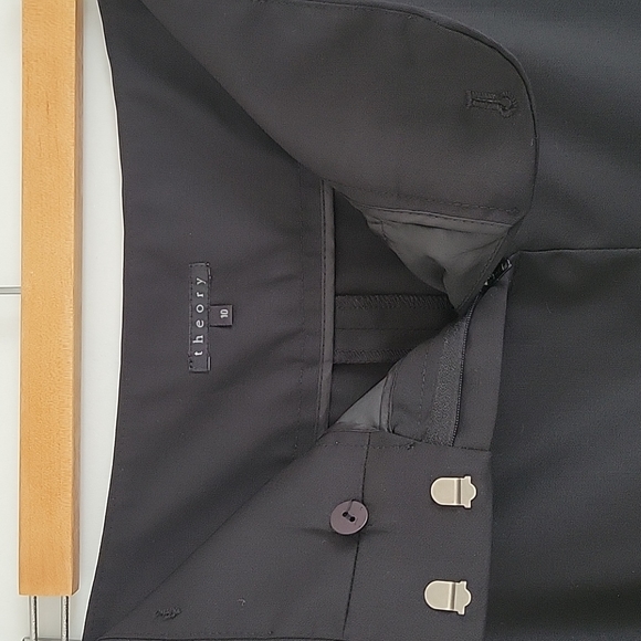 Classic black Theory pencil skirt - Picture 2 of 4